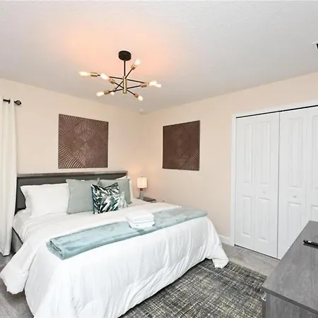 9 Bedrooms - 5 Bathrooms - Storey Lake 2770Ow
